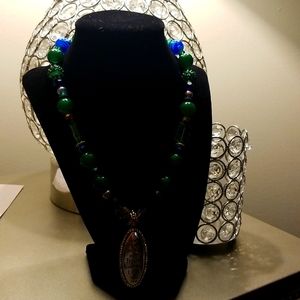 Car jewelry or can be worn by woman